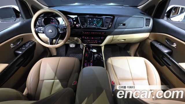 Kia Carnival — interior