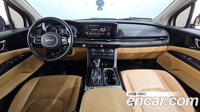 Kia Carnival — interior