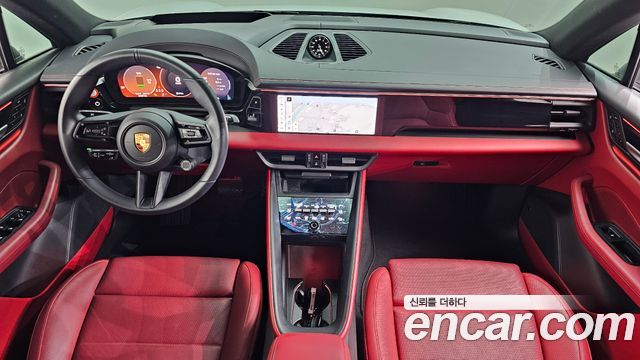 Porsche Macan — interior