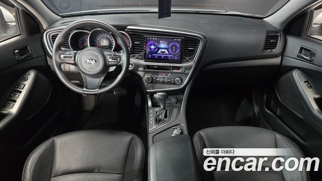 Kia K5 — interior