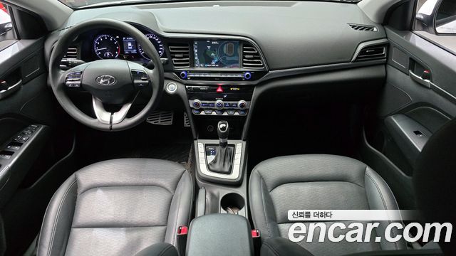 Hyundai Avante — interior