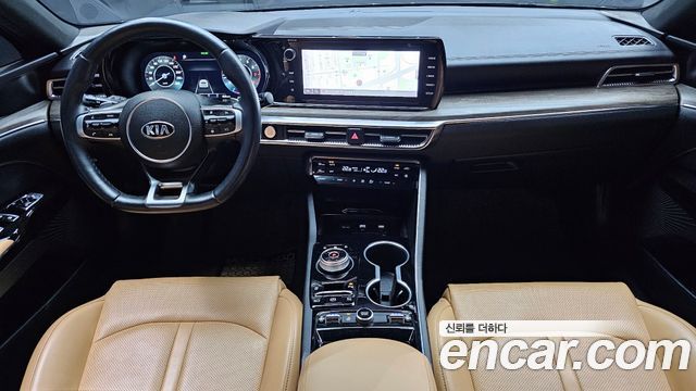 Kia K5 — interior