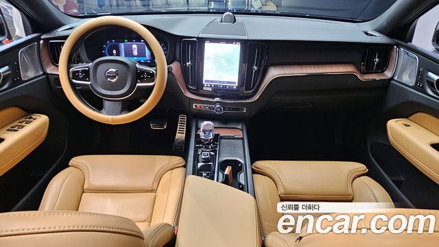 Volvo XC60 — interior