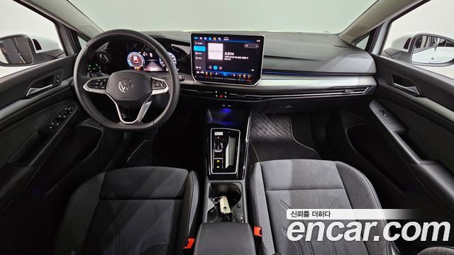 Volkswagen Golf — interior