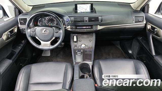 Lexus CT200h — interior