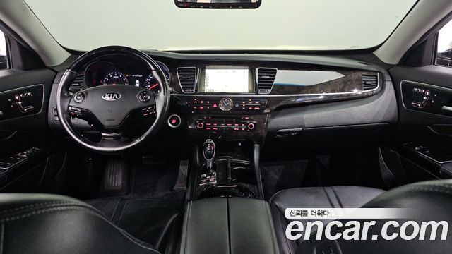 Kia K9 — interior
