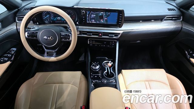 Kia K5 — interior