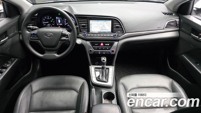Hyundai Avante — interior