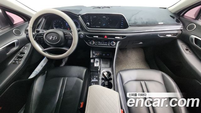 Hyundai Sonata — interior