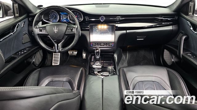 Maserati Quattroporte — interior