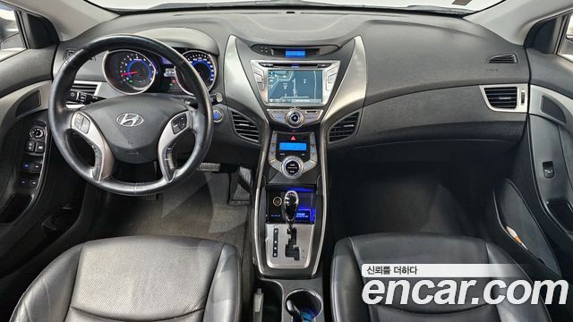 Hyundai Avante — interior