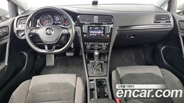 Volkswagen Golf — interior