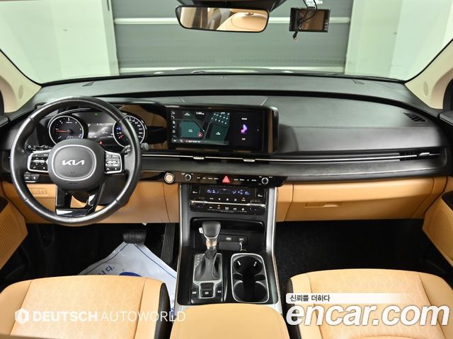 Kia Carnival — interior