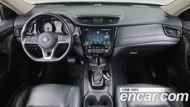Nissan X-Trail — interior