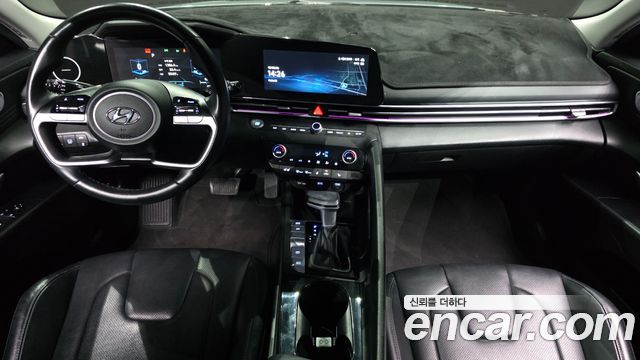 Hyundai Avante — interior