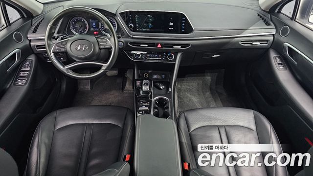 Hyundai Sonata — interior