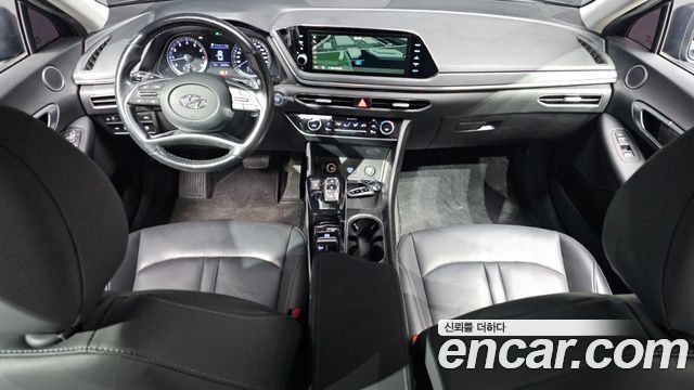 Hyundai Sonata — interior
