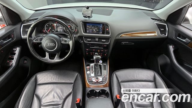 Audi Q5 — interior