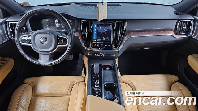 Volvo V60 — interior