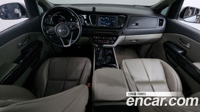 Kia Carnival — interior