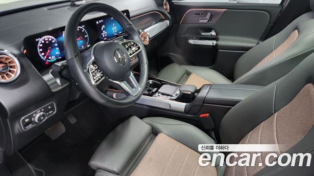 Mercedes-Benz EQB — interior