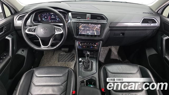 Volkswagen Tiguan — interior