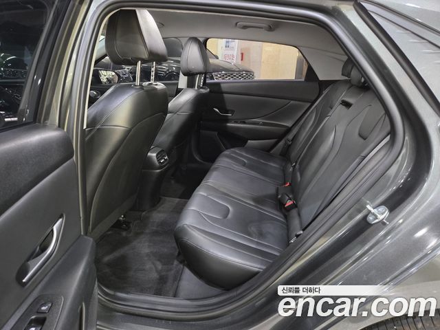 Hyundai Avante — interior