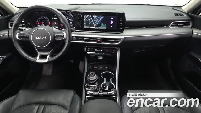 Kia K5 — interior