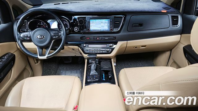 Kia Carnival — interior