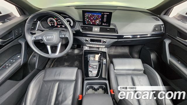 Audi Q5 — interior