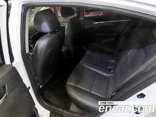 Hyundai Avante — interior