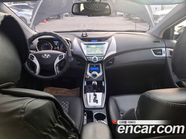 Hyundai Avante — interior