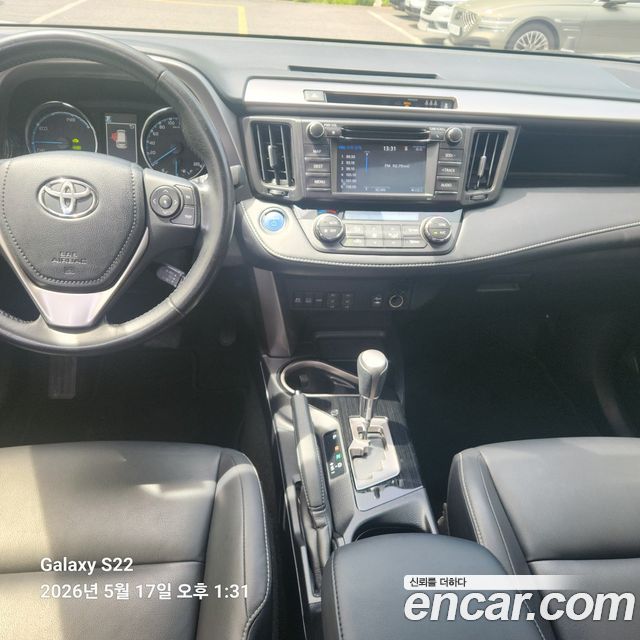 Toyota RAV4 — interior