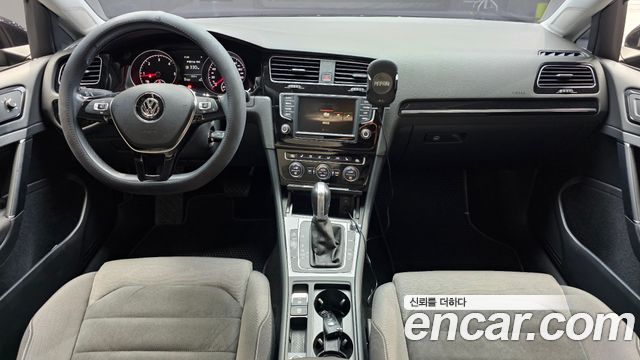 Volkswagen Golf — interior