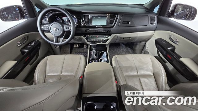 Kia Carnival — interior