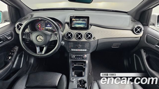 Mercedes-Benz B-Class — interior