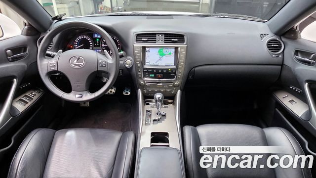 Lexus IS — interior