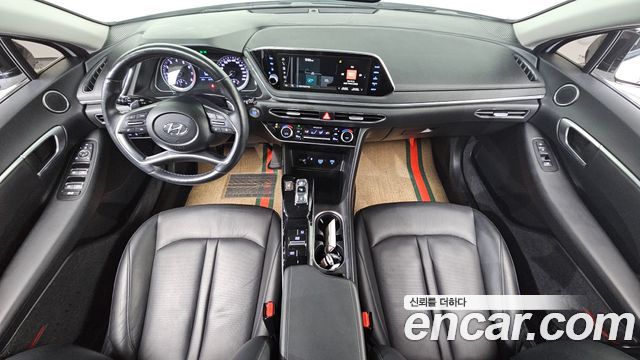 Hyundai Sonata — interior