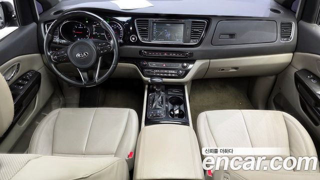 Kia Carnival — interior