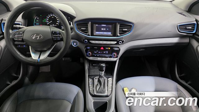Hyundai Ioniq — interior
