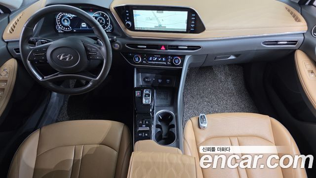 Hyundai Sonata — interior