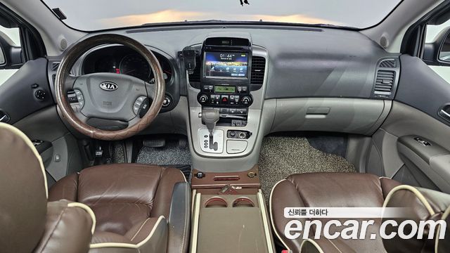 Kia Carnival — interior