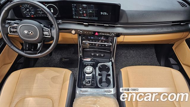 Kia Carnival — interior