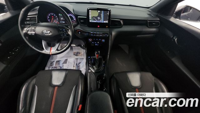 Hyundai Veloster — interior