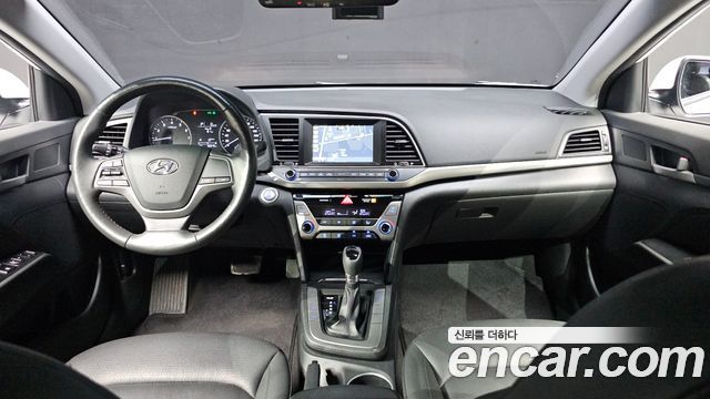 Hyundai Avante — interior