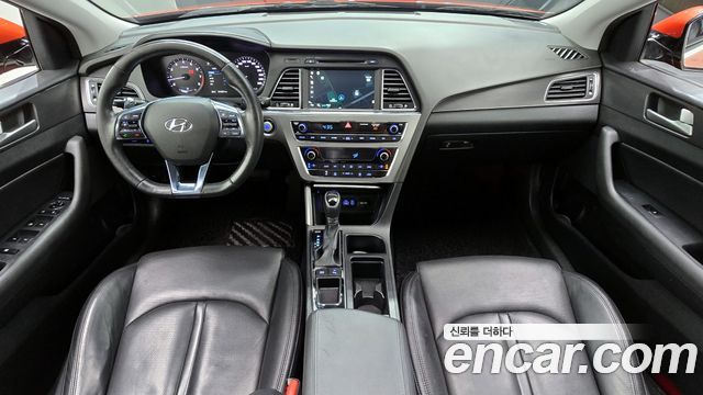 Hyundai Sonata — interior