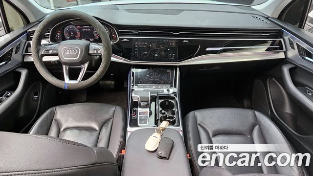 Audi Q7 — interior