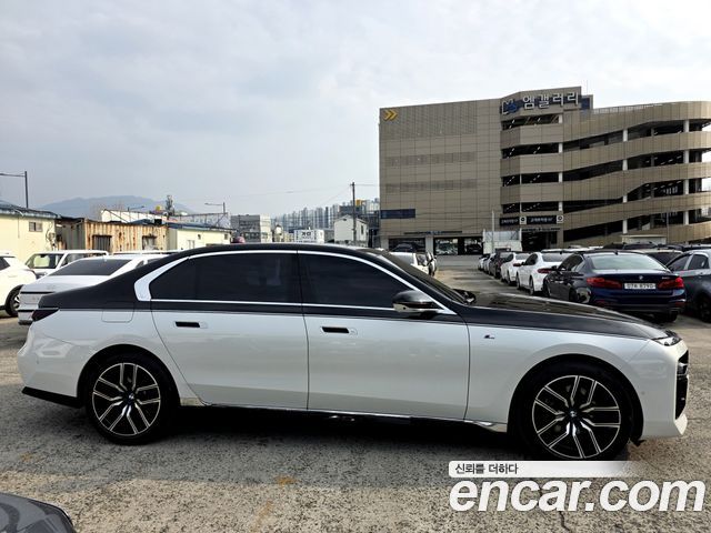 BMW 7 Series — interior