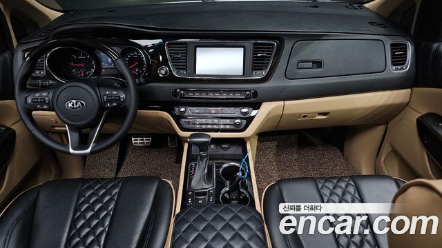 Kia Carnival — interior