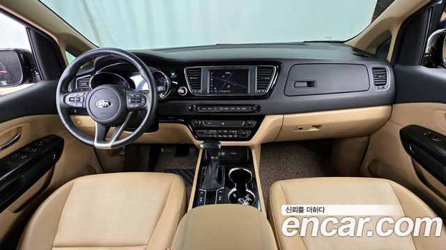 Kia Carnival — interior